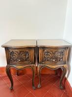 Set van 2 houten nachtkastjes met sierlijk houtsnijwerk, Ophalen