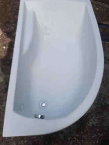 Acrylbad  beschikbaar voor biedingen