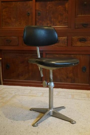 vintage stoel Ahrend