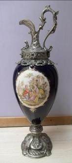 grote decoratieve vaas of schenkkan, Ophalen, Wit