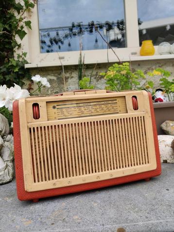 Décoration portable rouge des années 60 pour radio vintage