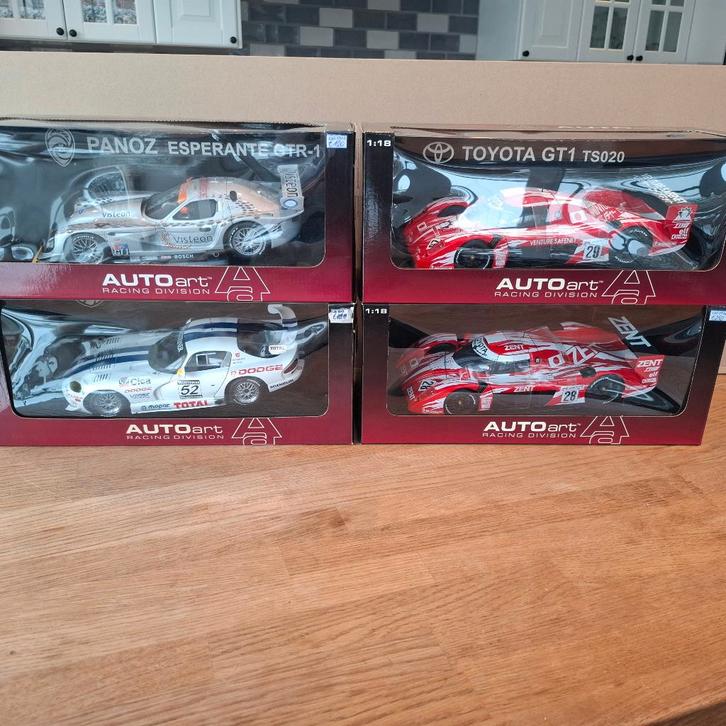2 x 1/18 AutoArt Race Models, Hobby & Loisirs créatifs, Voitures miniatures | 1:18, Neuf, Voiture, Autoart, Enlèvement ou Envoi