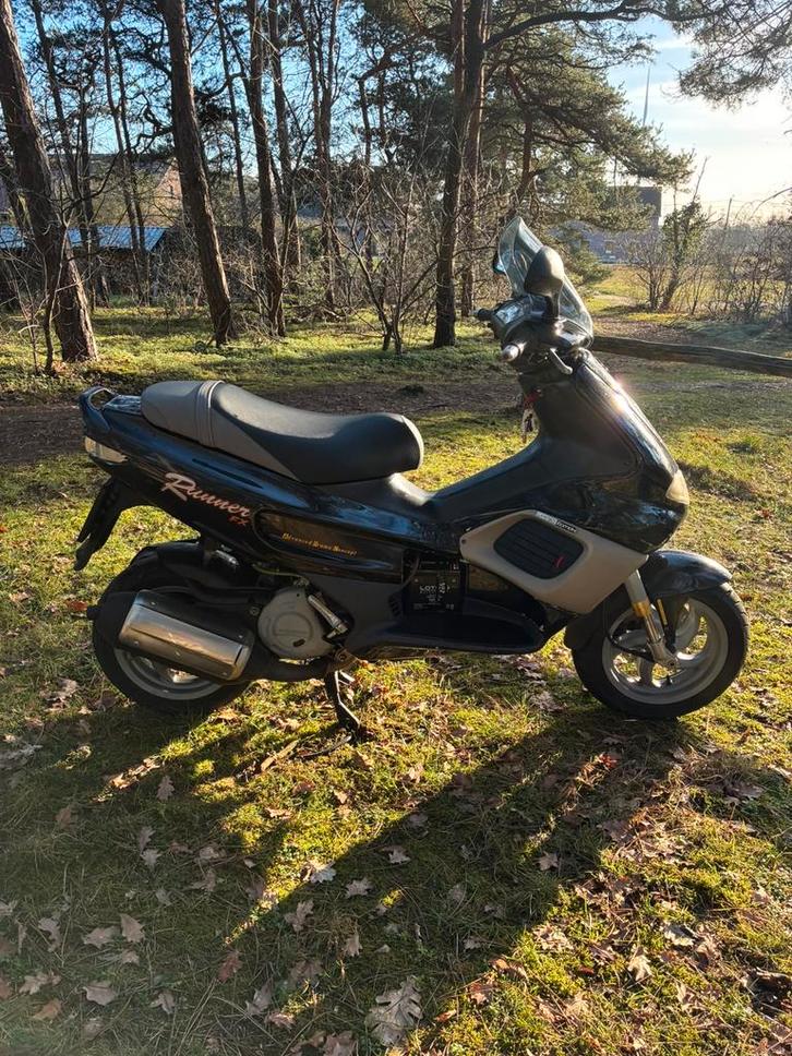 Gilera runner 172cc A1, Fietsen en Brommers, Scooters | Piaggio, Zo goed als nieuw, Benzine, Ophalen