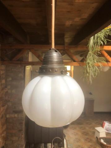 Opaline hanglamp beschikbaar voor biedingen