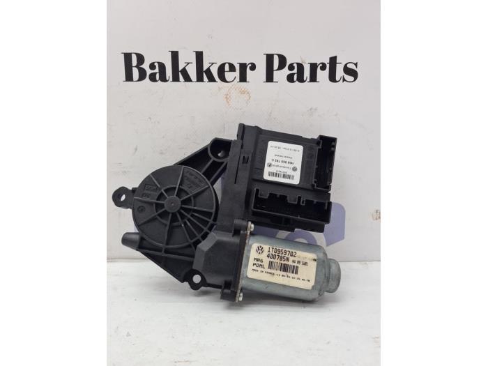 Moteur de vitre portière d'un Volkswagen Touran, Autos : Pièces & Accessoires, Carrosserie & Tôlerie, Volkswagen, Utilisé, 3 mois de garantie