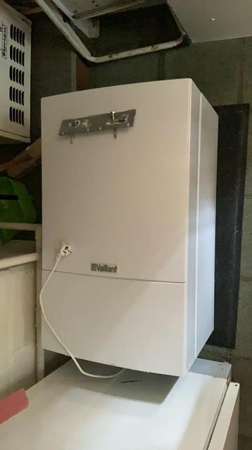 Vaillant codenserende gaswandketel VHR 35 C + thermostaat. beschikbaar voor biedingen