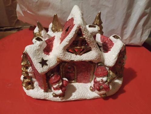 mooi groot nieuw kersthuis in keramiek, Diversen, Kerst, Nieuw, Ophalen of Verzenden