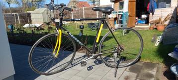 Koersfiets beschikbaar voor biedingen