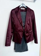 Kort, bordeau satijnen jasje Amélie, Kleding | Dames, Jasjes, Kostuums en Pakken, Ophalen of Verzenden, Zo goed als nieuw, Jasje