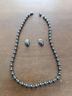 collier de perles noires avec boucles d'oreilles assorties, Enlèvement ou Envoi, Comme neuf, Noir, Autres matériaux