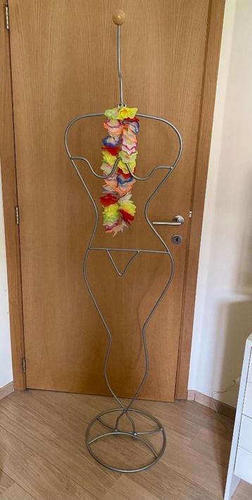 Kleerhanger kapstok beschikbaar voor biedingen