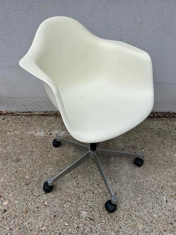 Eames bureaustoel PACC - Wit - wielen - hoogte verstelbaar, Huis en Inrichting, Ophalen, Zo goed als nieuw, Wit, Bureaustoel