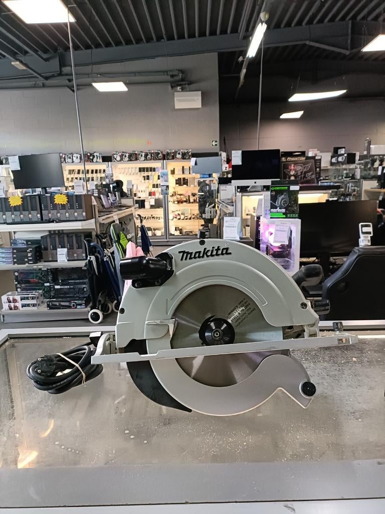 Scie circulaire Makita 5903R - Puissante & Robuste (État Pro, Bricolage & Construction, Outillage | Scies mécaniques
