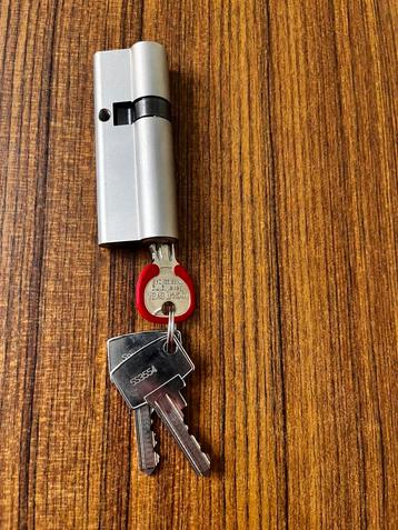 Cilinder 8,5cm slot met 3 sleutels beschikbaar voor biedingen