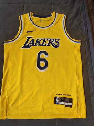 Lebron James Jersey Medium beschikbaar voor biedingen