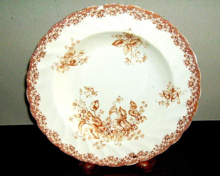 1 ASSIET. DEC ( bord plissé)fleuri brun diam.28cm ENGLAND, Antiek en Kunst, Antiek | Wandborden en Tegels, Ophalen