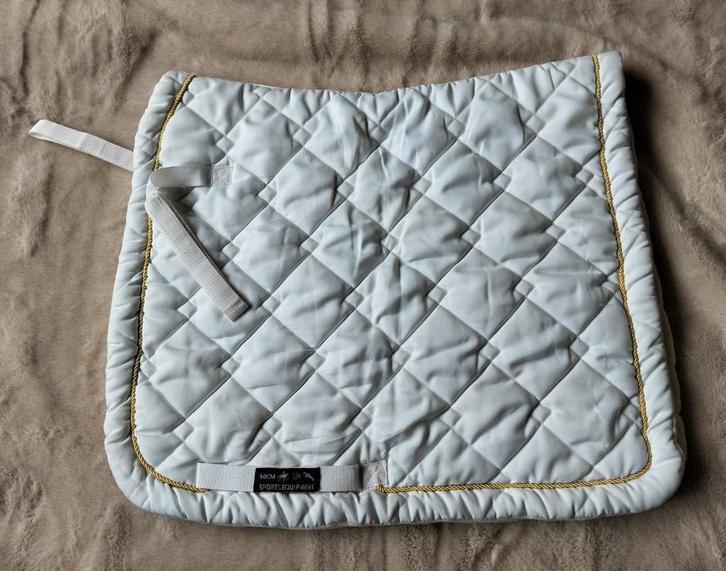 Dressuur Zadeldoek wit met gouden randje, Dieren en Toebehoren, Paarden en Pony's | Dekens en Dekjes, Zo goed als nieuw, Dekje