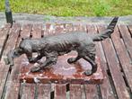 Schitterend bronzen bord van een jachthond