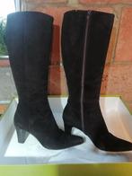 Bottes en daim brun à talon, Enlèvement ou Envoi, Neuf, Brun