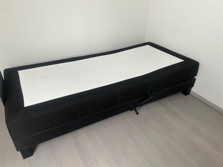 Eenpersoons bed boxspring elektrisch verstelbaar, Huis en Inrichting, Slaapkamer | Bedden, Zo goed als nieuw, Eenpersoons, 90 cm