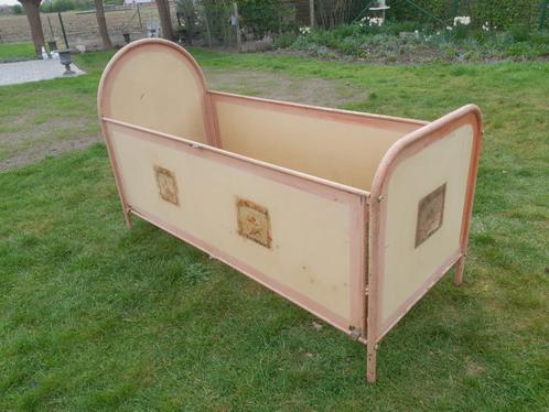 Frans antiek metalen kinderbedje met engel deco jaren 1930, Kinderen en Baby's, Kinderkamer | Bedden, Ophalen