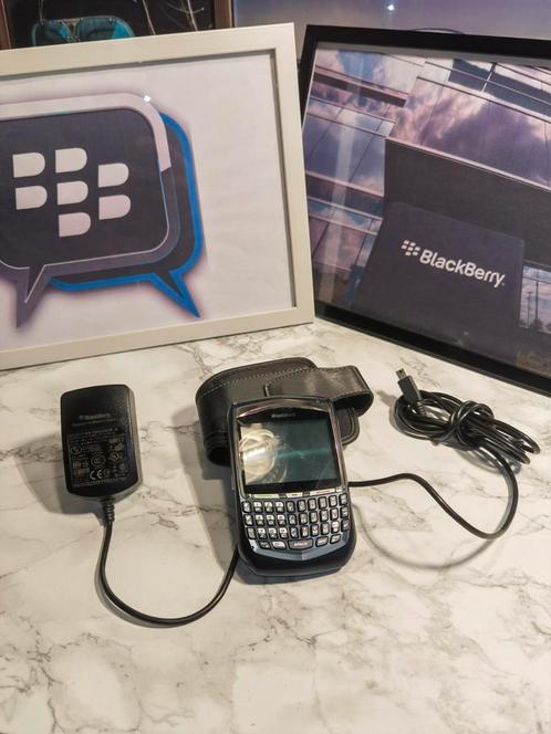 Goedwerkende vintage blackberry 8707v met hoes en oplader., Telecommunicatie, Mobiele telefoons | Hoesjes en Screenprotectors | Blackberry