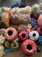 Lot pelotes de laine diverses, Utilisé