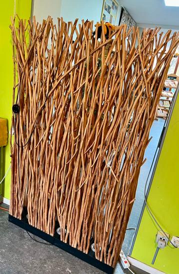 Volledige winkelinrichting - natuurlijke, warme uitstraling beschikbaar voor biedingen