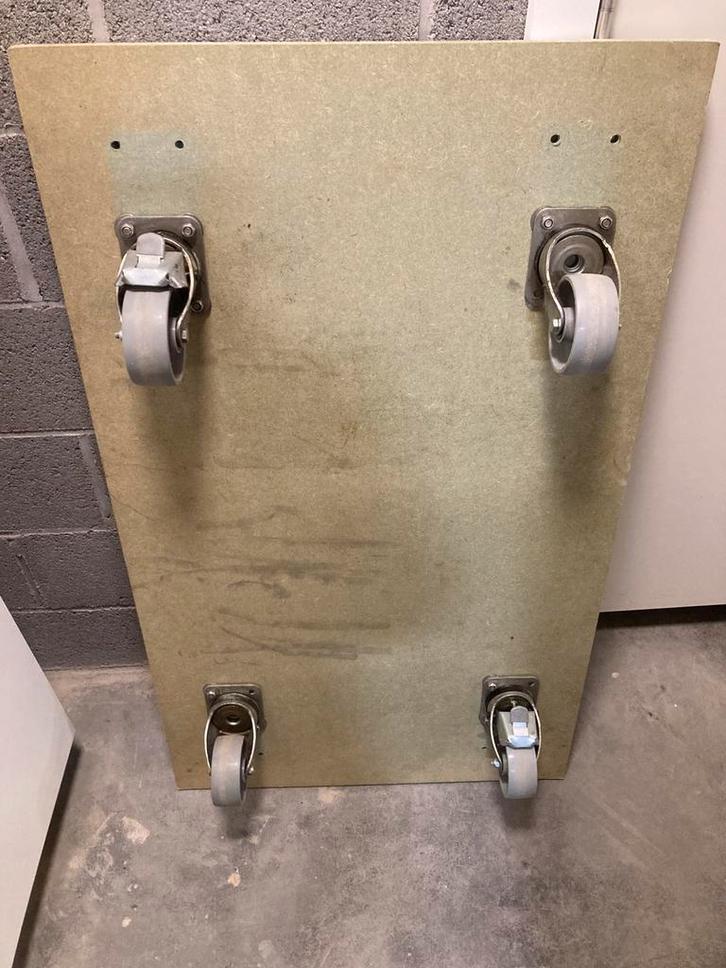 Mdf plaat met 4 zwenk wielen, Doe-het-zelf en Bouw, Zwenkwielen, Gebruikt, Ophalen