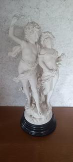 Groot wit beeld, Collections, Enlèvement, Utilisé