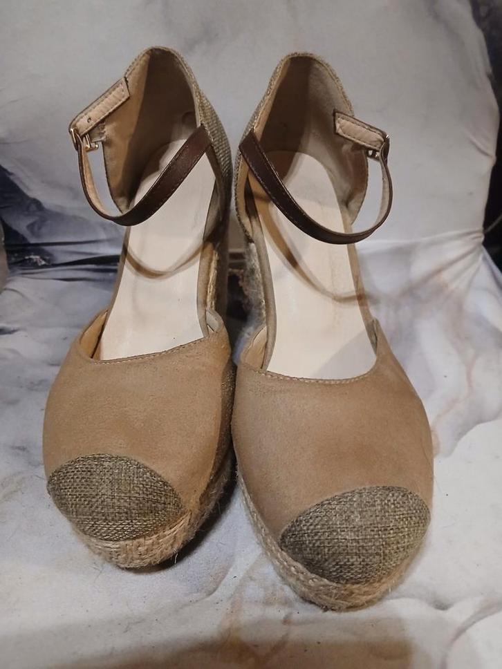 Chaussures compensées élégantes pour femmes, taille 40, Vêtements | Femmes, Chaussures, Neuf, Chaussures à haut talons, Beige