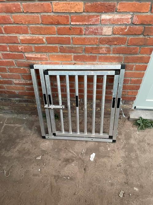 Hondendeurtje, Dieren en Toebehoren, Hondenbenches, Zo goed als nieuw, Ophalen