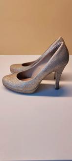 gouden pumps v Pieces maat 39, Kleding | Dames, Schoenen, ANDERE, Gedragen, Ophalen of Verzenden, Pumps