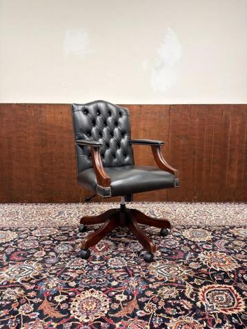 Klassiek Engels Chesterfield Bureaustoel beschikbaar voor biedingen