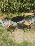 Bistrotafel ijzer met twee oude tuinstoelen, Tuin en Terras, Ophalen, Gebruikt