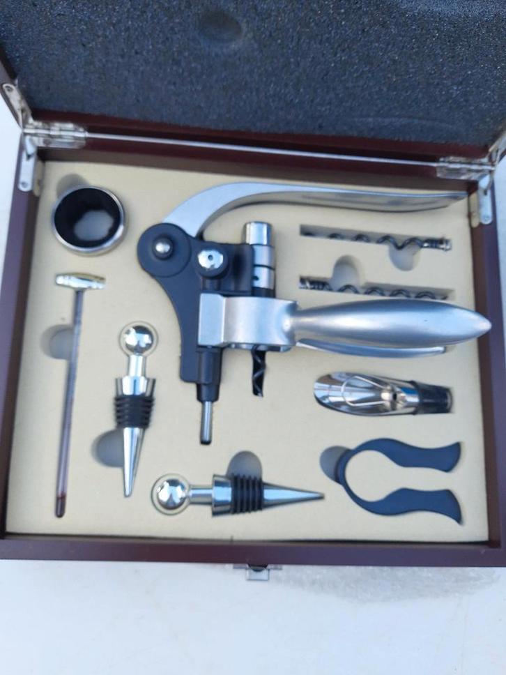 LUXUEUS HOUT KOFFERTJE voor wijnliefhebbers+veel accessoires, Verzamelen, Wijnen, Nieuw, Overige typen, Overige gebieden, Vol