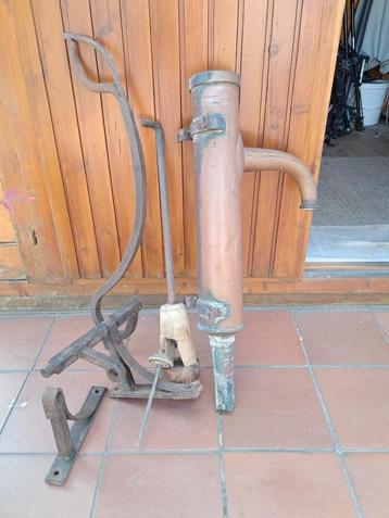 Oude Koperen waterpomp beschikbaar voor biedingen