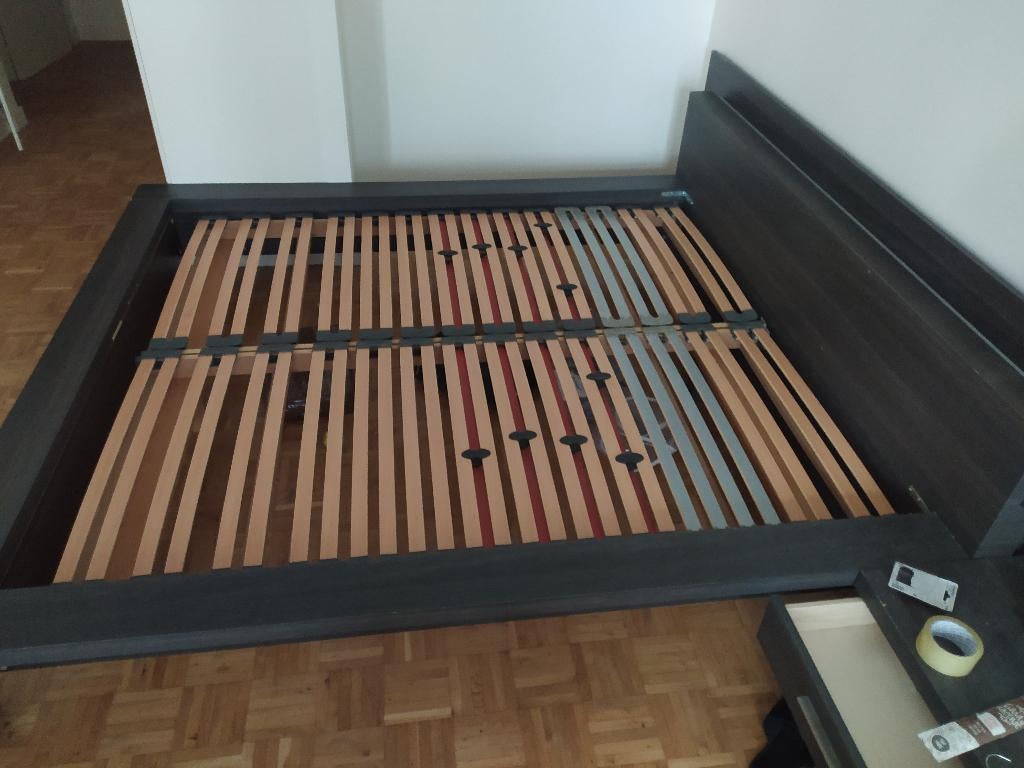 Cadre de lit + sommier king size, Maison & Meubles, Chambre à coucher | Lits, Enlèvement, Utilisé, 180 cm, 200 cm