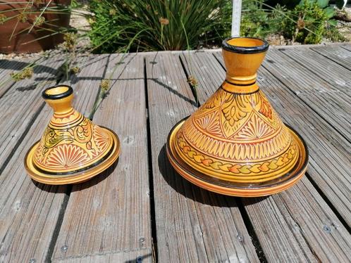 Tajines 2 handgemaakte en handbeschilderde tajines, Huis en Inrichting, Keuken | Potten en Pannen, Nieuw, Overige typen, Overige materialen