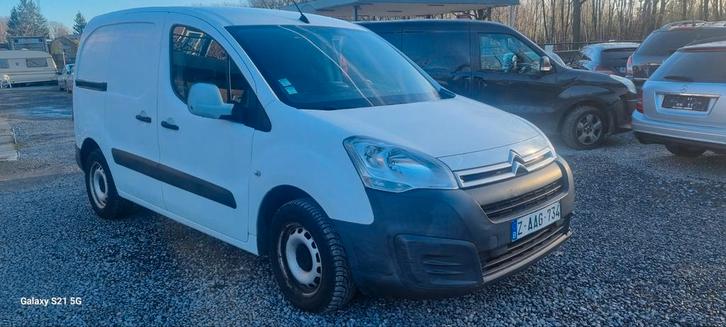 Cietroen berlingo 1.6 diesel 182000 km bj 7/2016, Auto's, Bestelwagens en Lichte vracht, Bedrijf, Te koop, Schuifdeur, Trekhaak