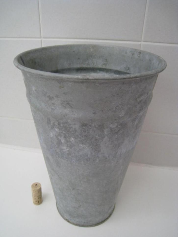 Vaas in grijs materiaal, Huis en Inrichting, Woonaccessoires | Vazen, Ophalen