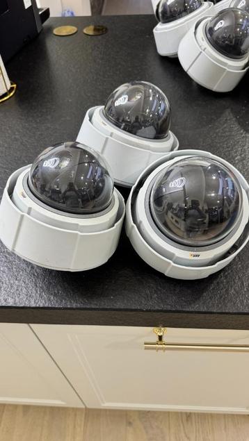 Axis P5515-E en P5514-E netwerk cameras meerdere beschikbaar beschikbaar voor biedingen