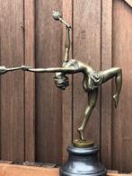 elegant bronzen beeld vrouw danseres met fakkels, Antiek en Kunst, Kunst | Beelden en Houtsnijwerken, Ophalen of Verzenden