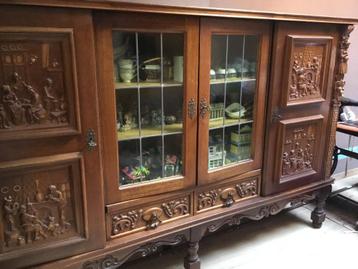Antieke dressoir hout  beschikbaar voor biedingen