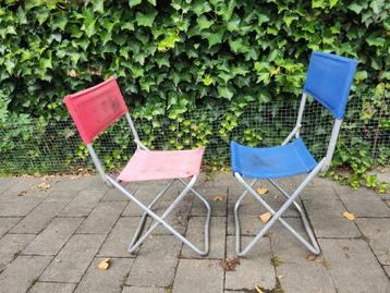 Gratis vouwstoeltjes om opnieuw te stofferen beschikbaar voor biedingen
