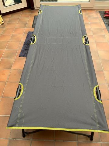 QUECHUA Campingbed/veldbed met hoes, zelden gebruikt beschikbaar voor biedingen