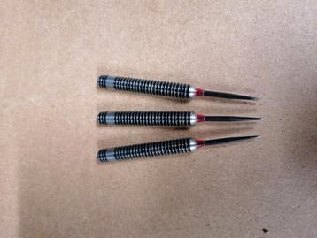 3 sets dartpijlen beschikbaar voor biedingen