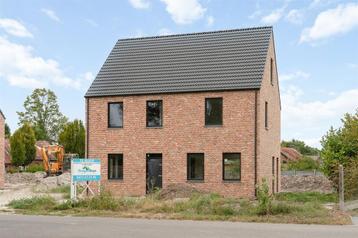 HOOGWAARDIG AFGEWERKTE NIEUWBOUWWONING OP 734 M² TE BALEN! beschikbaar voor biedingen