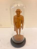 Gandhi Houten Beeld onder Stolp - Handgesneden Decoratieobje, Antiek en Kunst, Ophalen of Verzenden