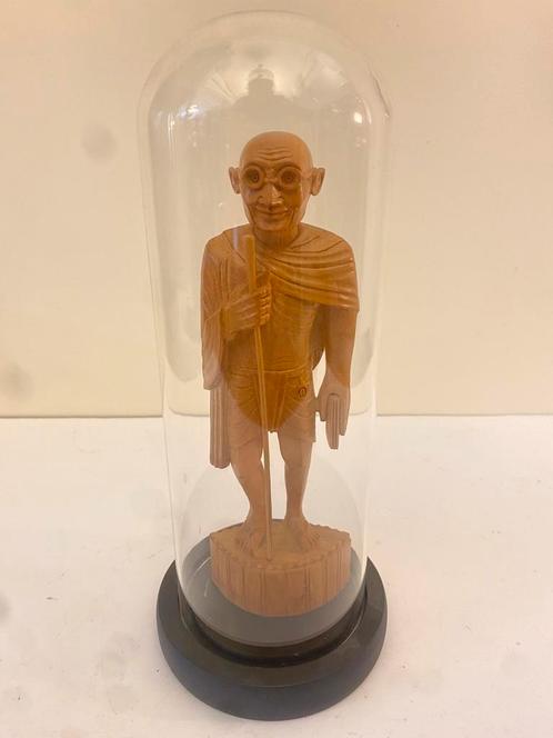 Gandhi Houten Beeld onder Stolp - Handgesneden Decoratieobje, Antiek en Kunst, Curiosa en Brocante, Ophalen of Verzenden